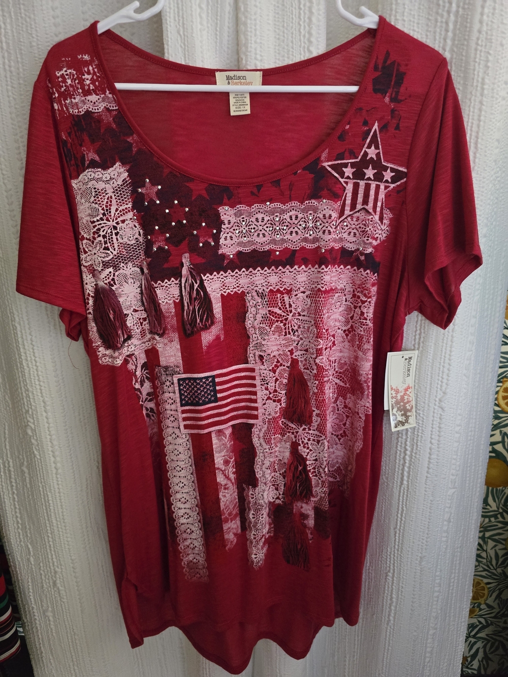 Womens 1X Red Lace-Print American Flag Short Sleeve Top